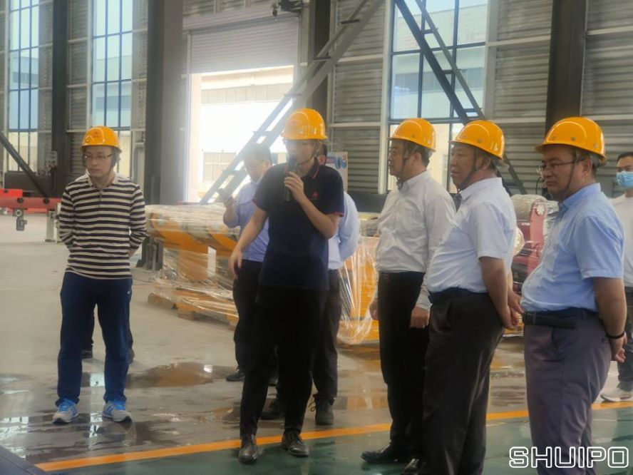 山東省科學院激光研究所所長賈中青、山東省機械設計研究院院長林江海帶領激光、高端裝備領域專家一行9人到水泊焊割實地調研2